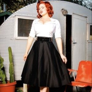 BNWT Pinup Couture Doris Skirt in black - XL